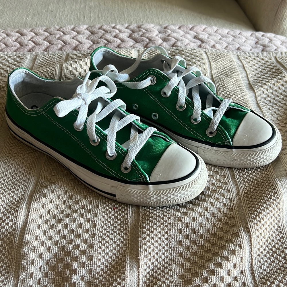 Green low top converse